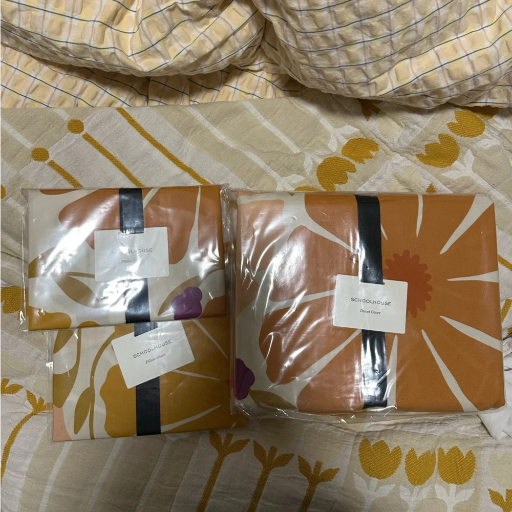 Schoolhouse Sunburst Floral F/Q Duvet Cover